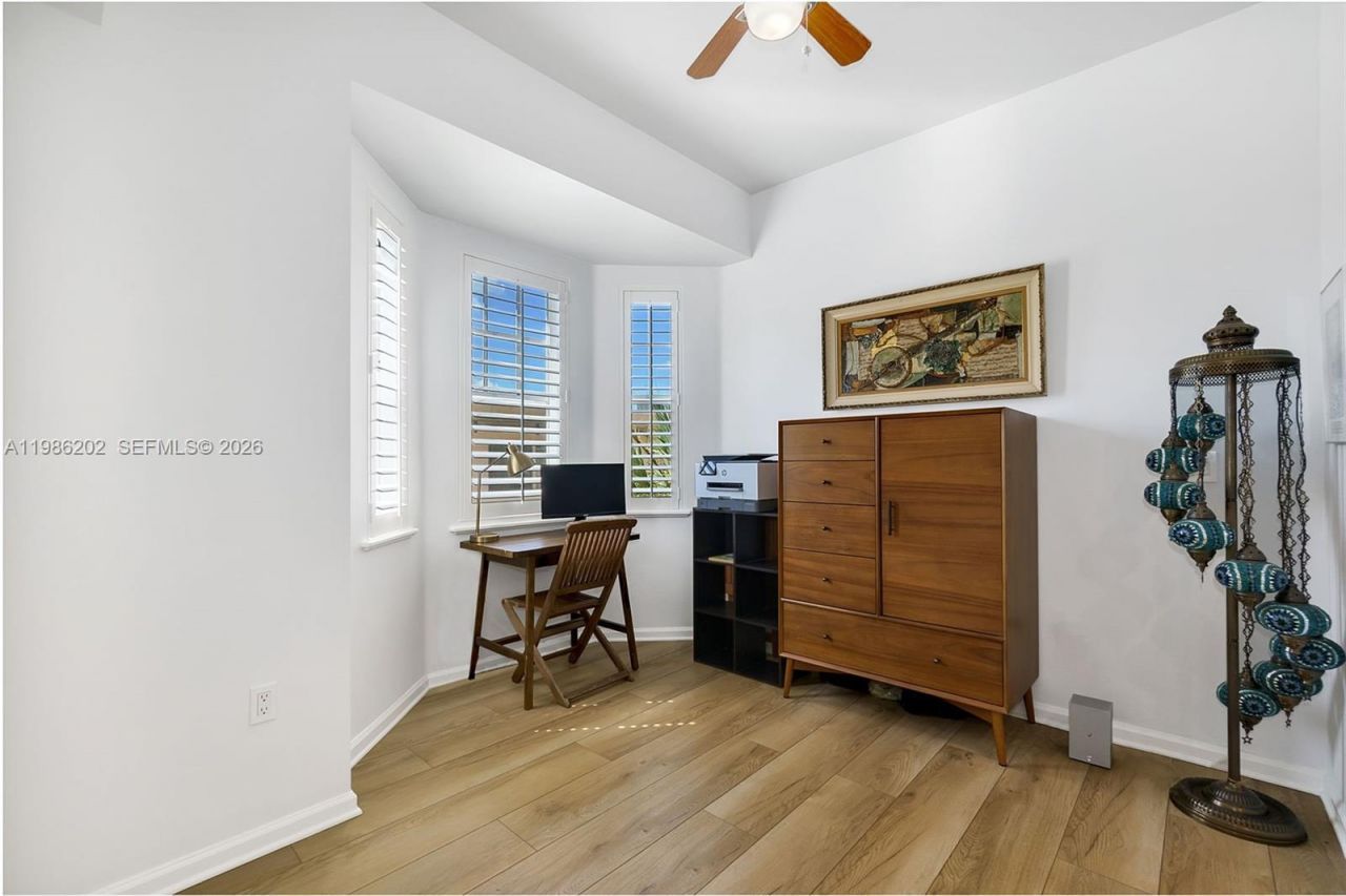 2870 Pine Tree Dr, Unit 3, Miami Beach, FL 33140 Photo