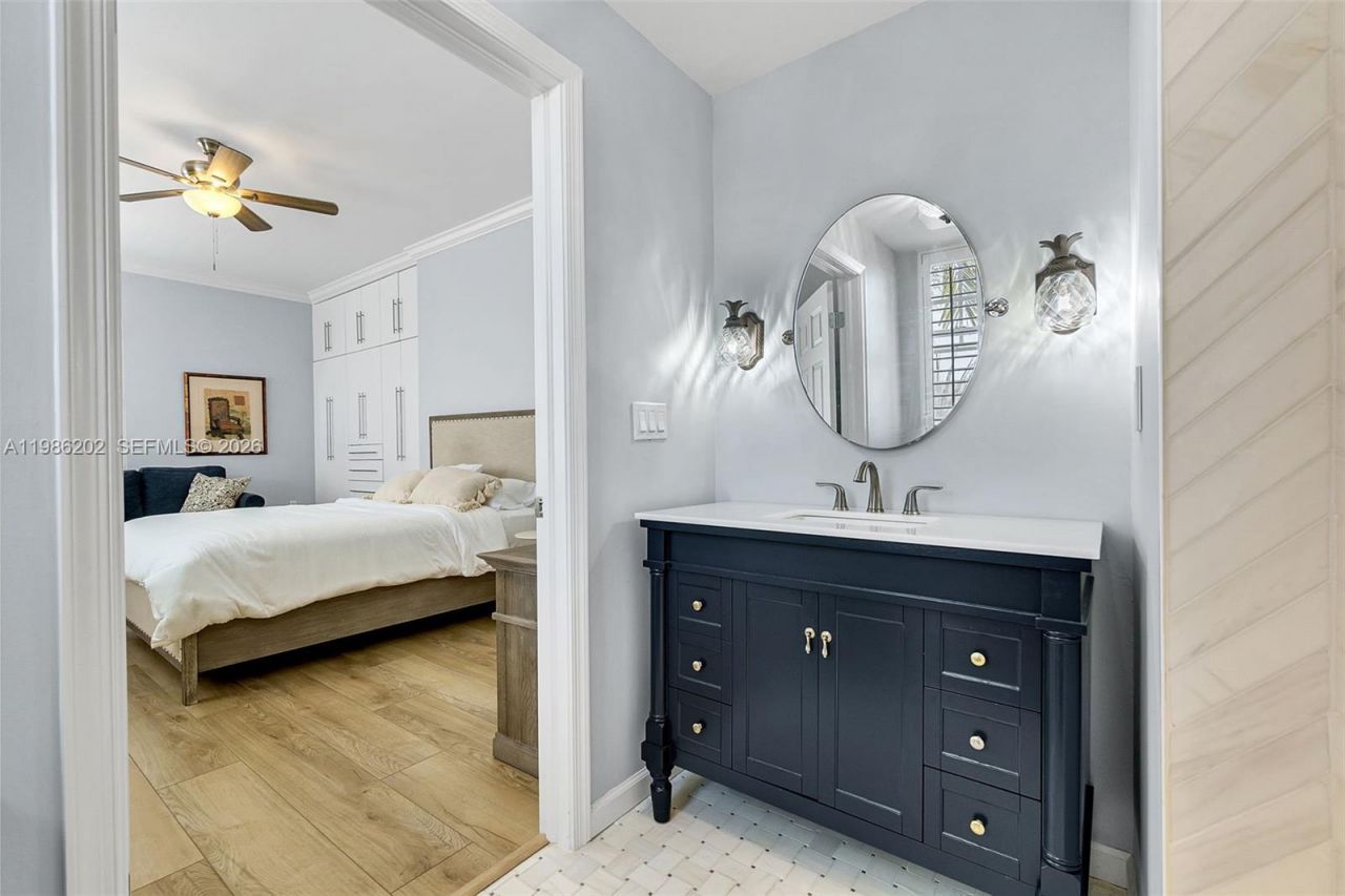 2870 Pine Tree Dr, Unit 3, Miami Beach, FL 33140 Photo