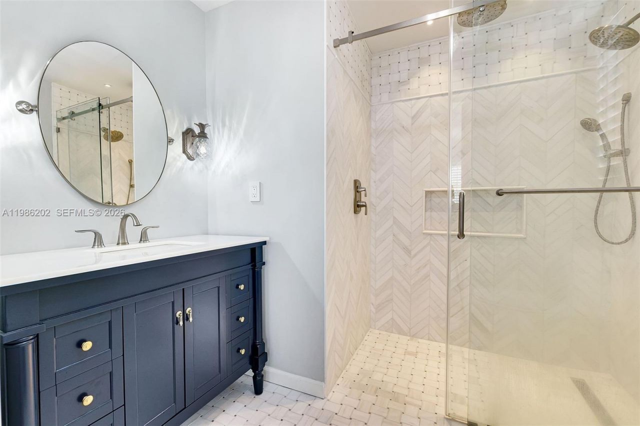 2870 Pine Tree Dr, Unit 3, Miami Beach, FL 33140 Photo