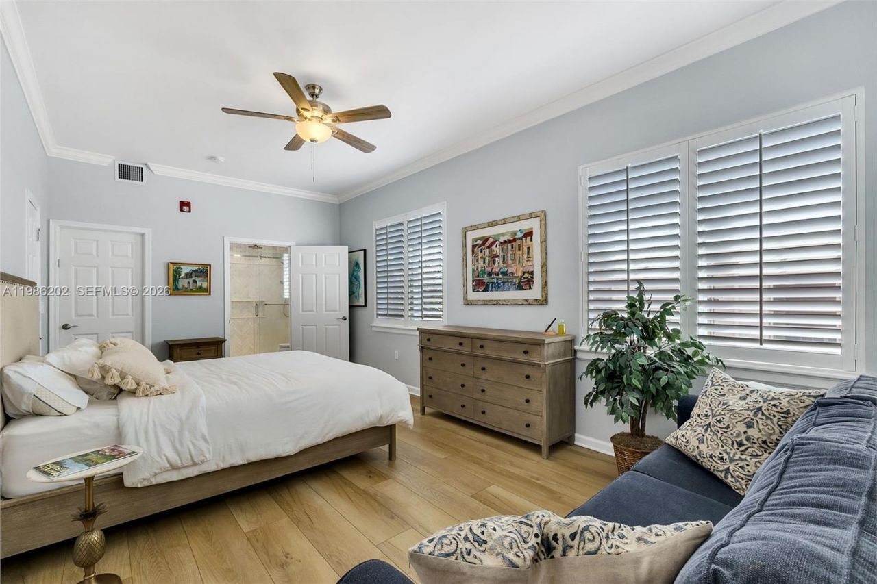 2870 Pine Tree Dr, Unit 3, Miami Beach, FL 33140 Photo