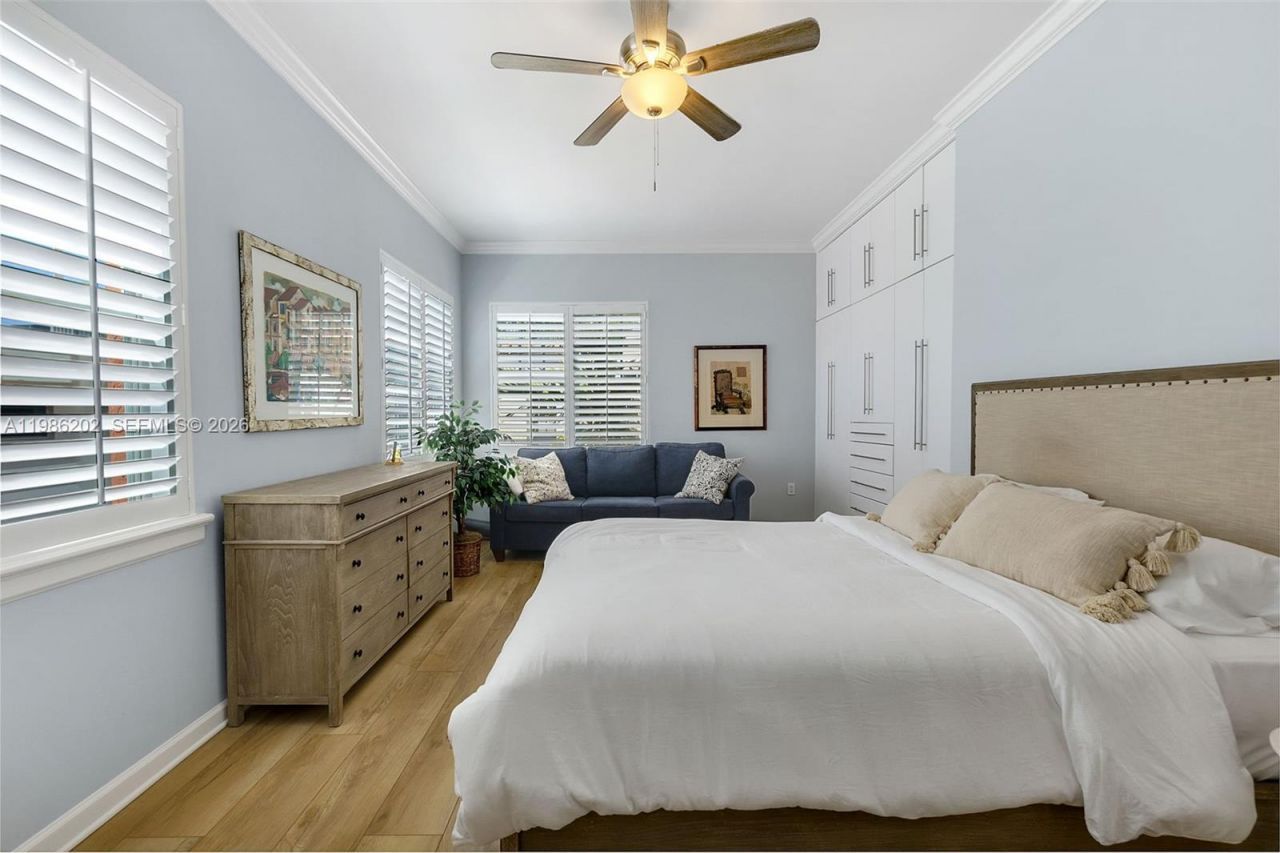 2870 Pine Tree Dr, Unit 3, Miami Beach, FL 33140 Photo