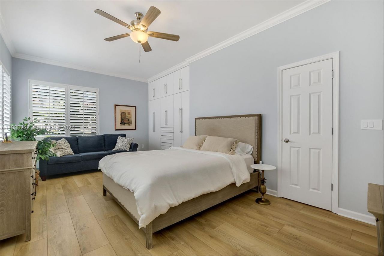 2870 Pine Tree Dr, Unit 3, Miami Beach, FL 33140 Photo