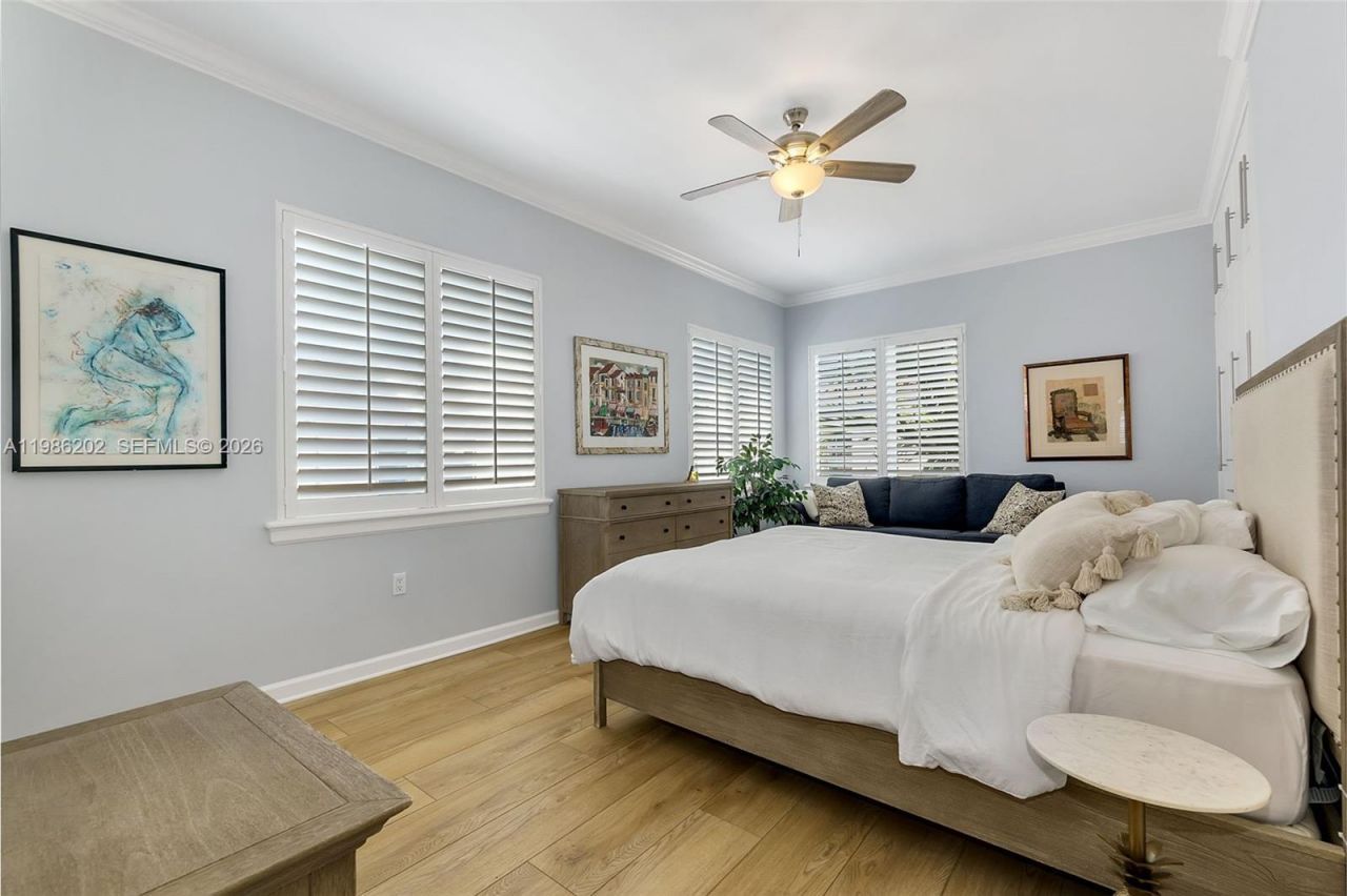 2870 Pine Tree Dr, Unit 3, Miami Beach, FL 33140 Photo