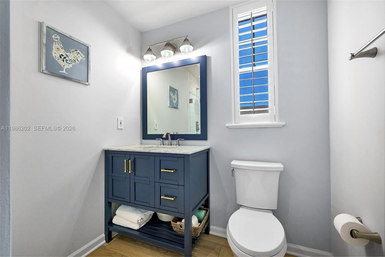 2870 Pine Tree Dr, Unit 3, Miami Beach, FL 33140 Photo