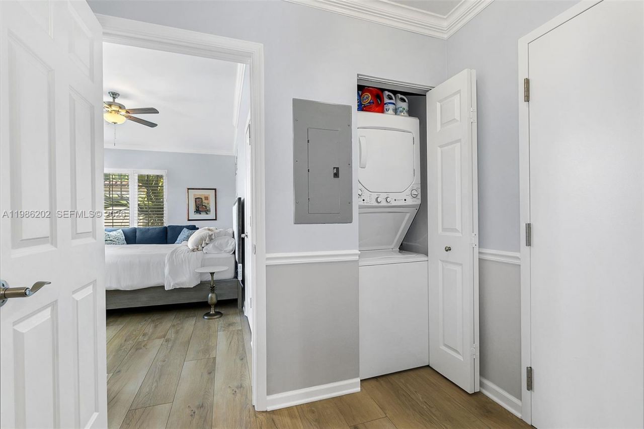 2870 Pine Tree Dr, Unit 3, Miami Beach, FL 33140 Photo