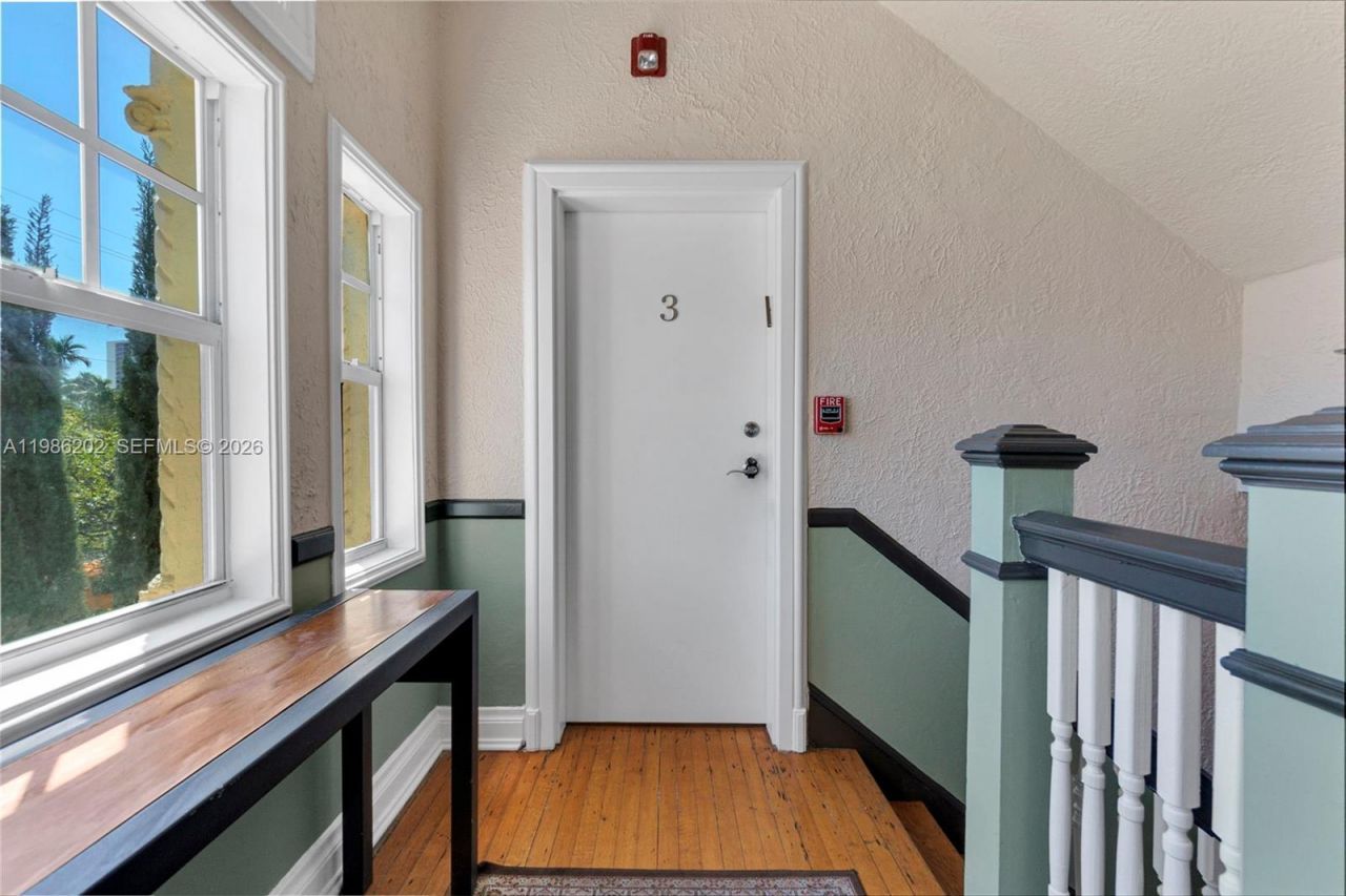 2870 Pine Tree Dr, Unit 3, Miami Beach, FL 33140 Photo