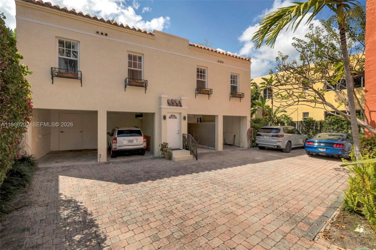 2870 Pine Tree Dr, Unit 3, Miami Beach, FL 33140 Photo