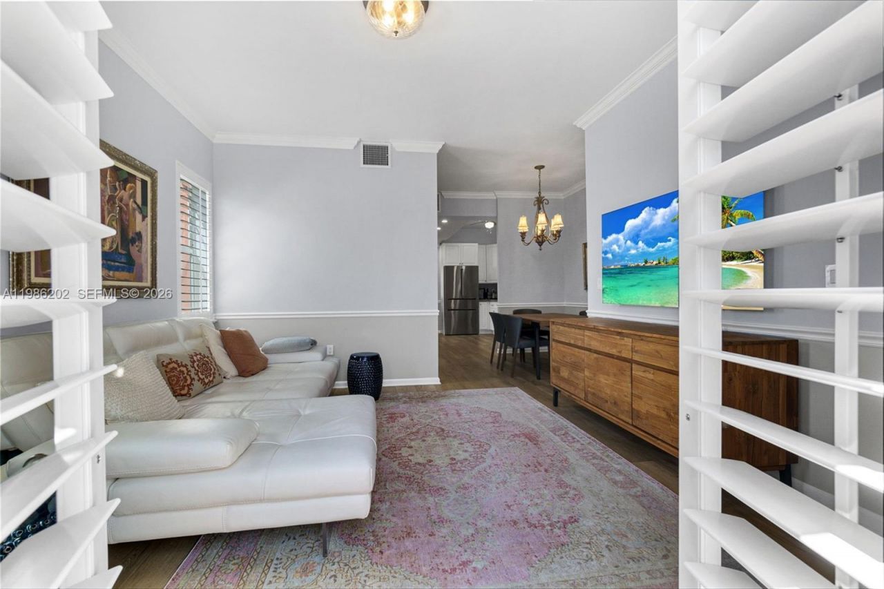 2870 Pine Tree Dr, Unit 3, Miami Beach, FL 33140 Photo