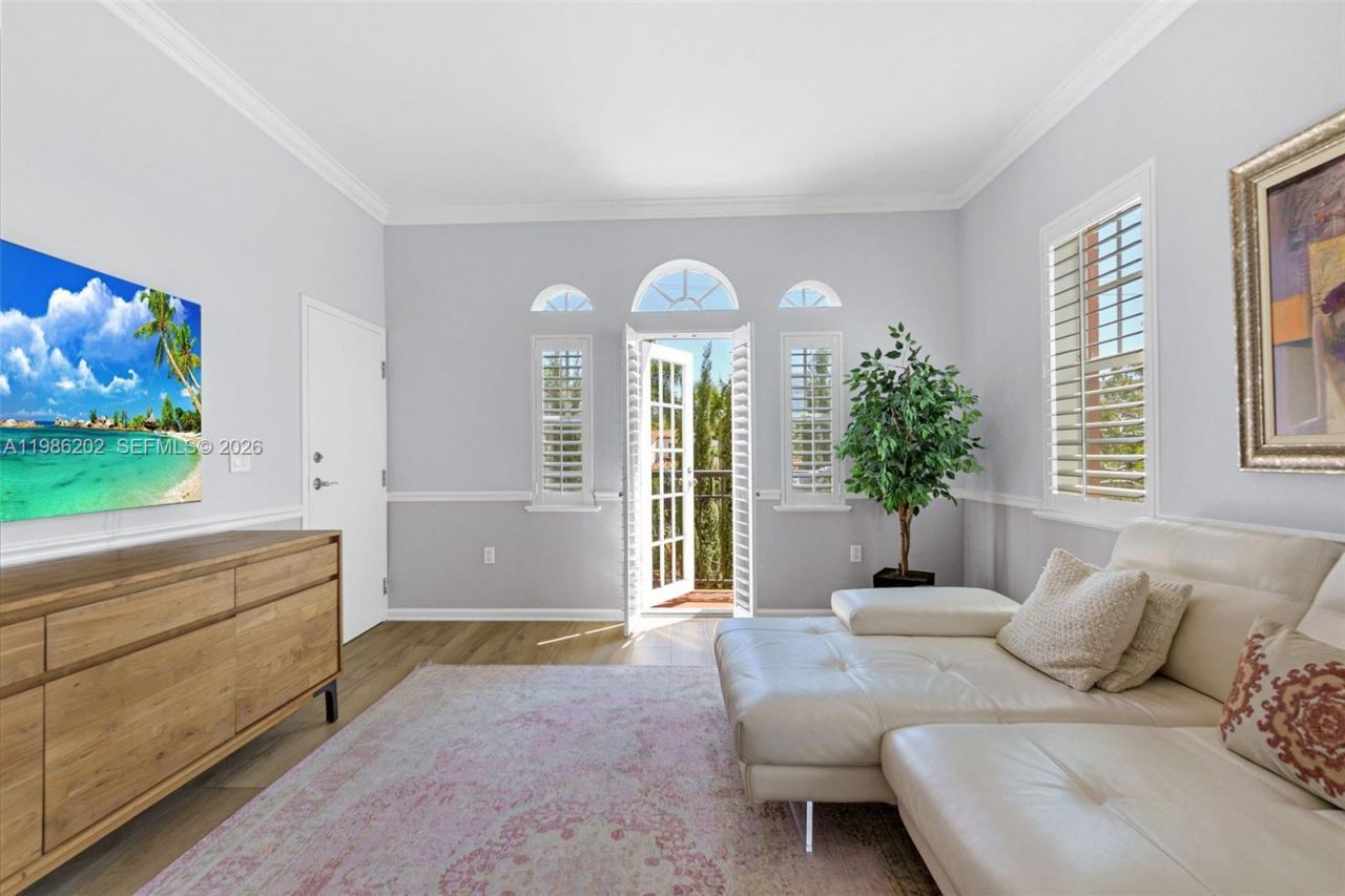 2870 Pine Tree Dr, Unit 3, Miami Beach, FL 33140 Photo