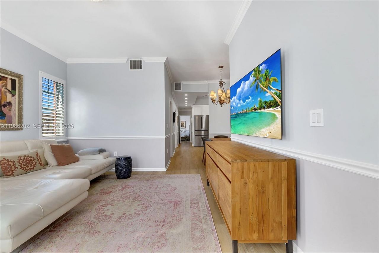 2870 Pine Tree Dr, Unit 3, Miami Beach, FL 33140 Photo