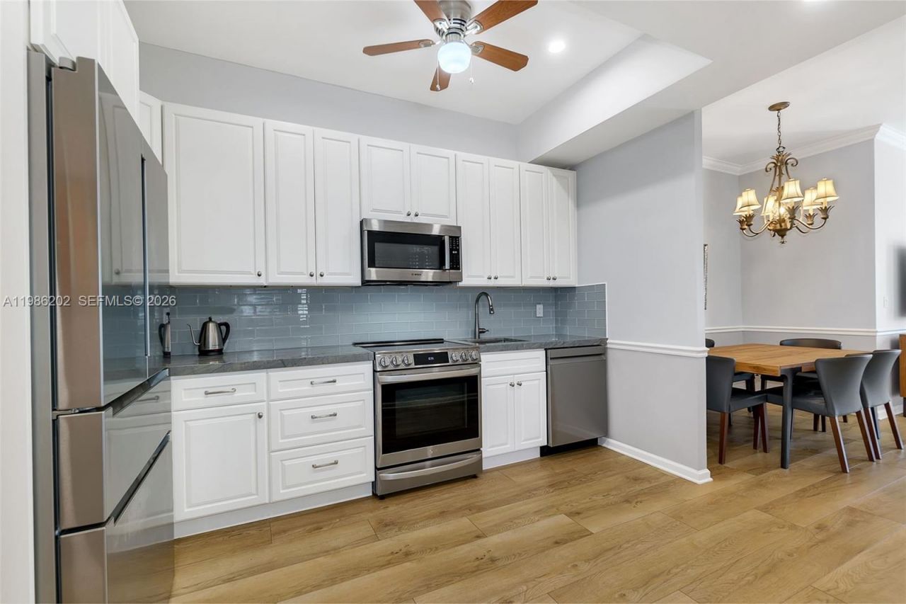 2870 Pine Tree Dr, Unit 3, Miami Beach, FL 33140 Photo