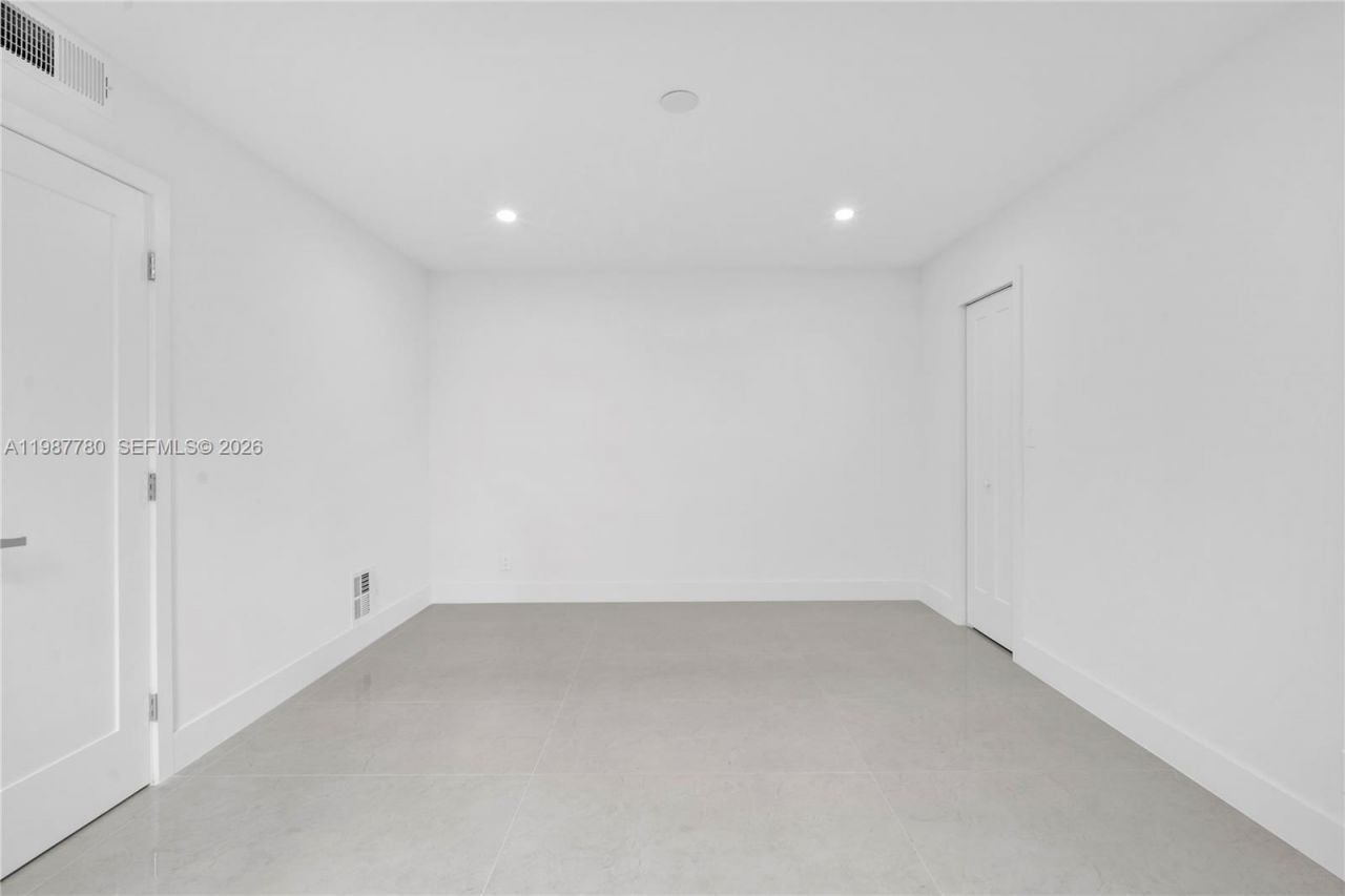 18181 NE 31st Ct, Unit 110, Aventura, FL 33160 Photo