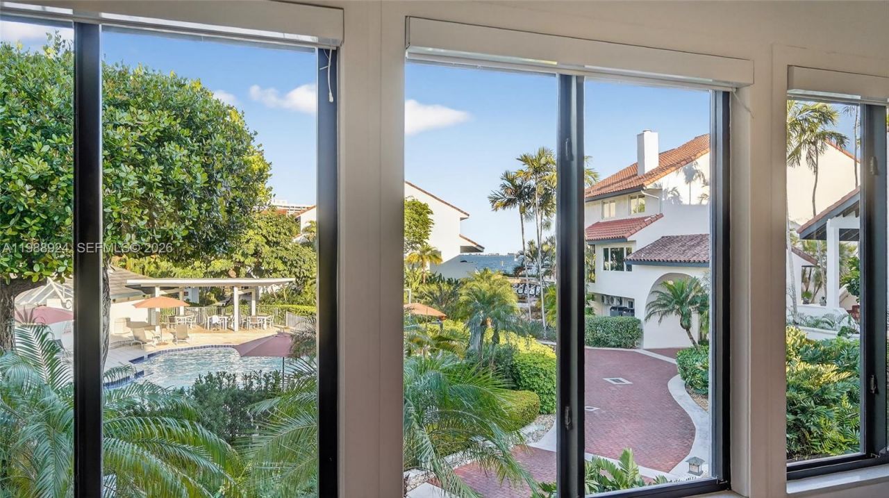 2000 S Bayshore Dr , Unit 24, Miami, FL 33133 Photo