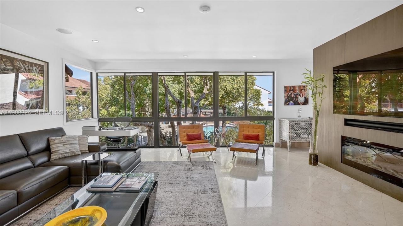 2000 S Bayshore Dr , Unit 24, Miami, FL 33133 Photo