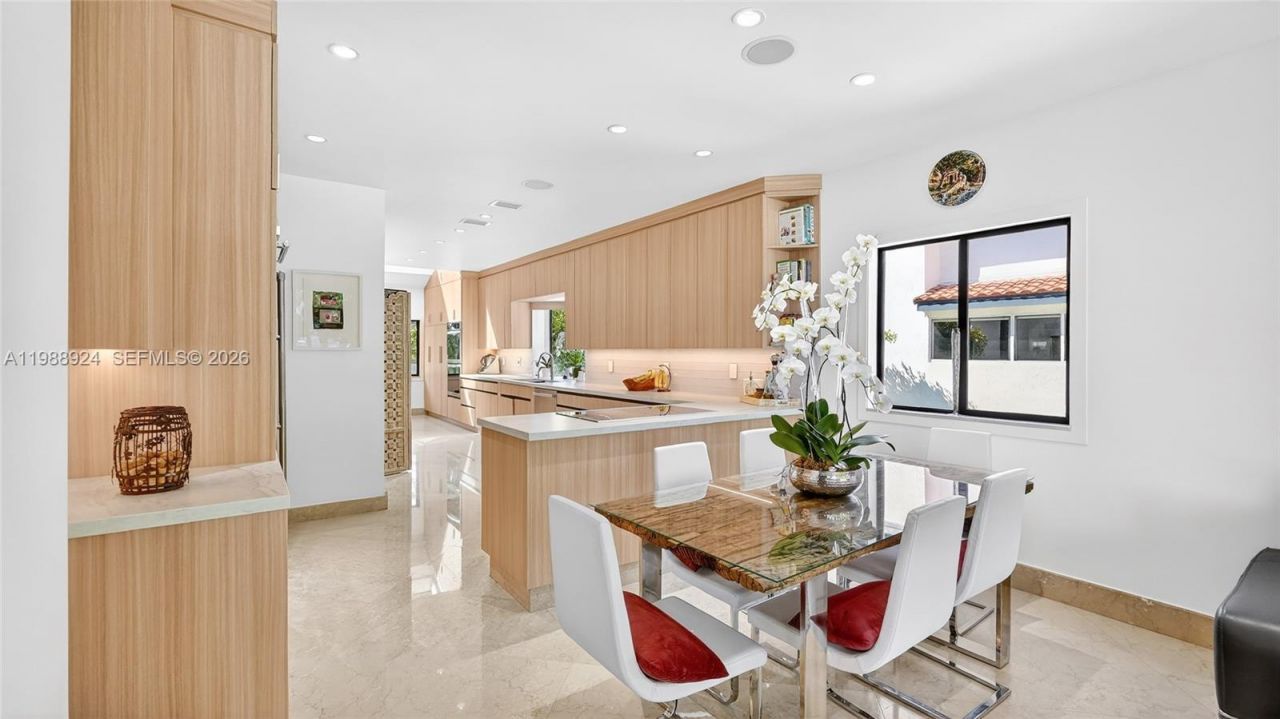 2000 S Bayshore Dr , Unit 24, Miami, FL 33133 Photo