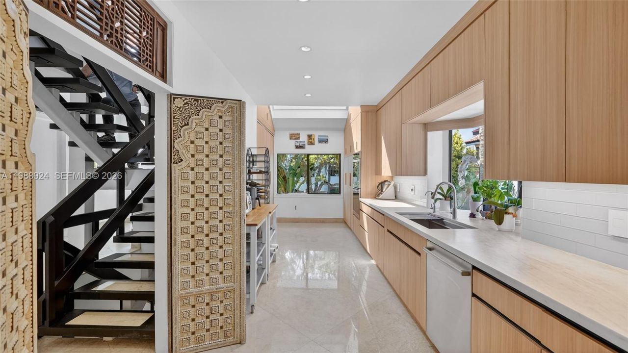 2000 S Bayshore Dr , Unit 24, Miami, FL 33133 Photo