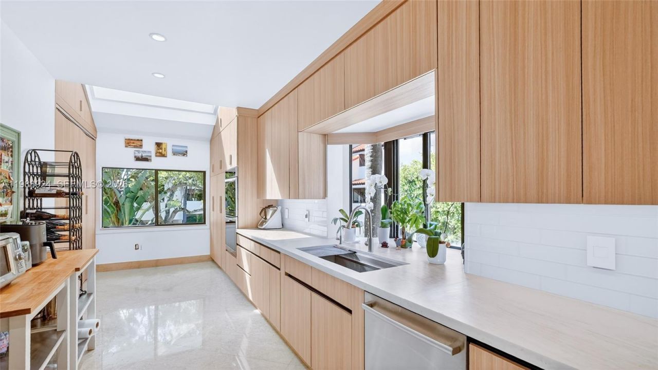 2000 S Bayshore Dr , Unit 24, Miami, FL 33133 Photo