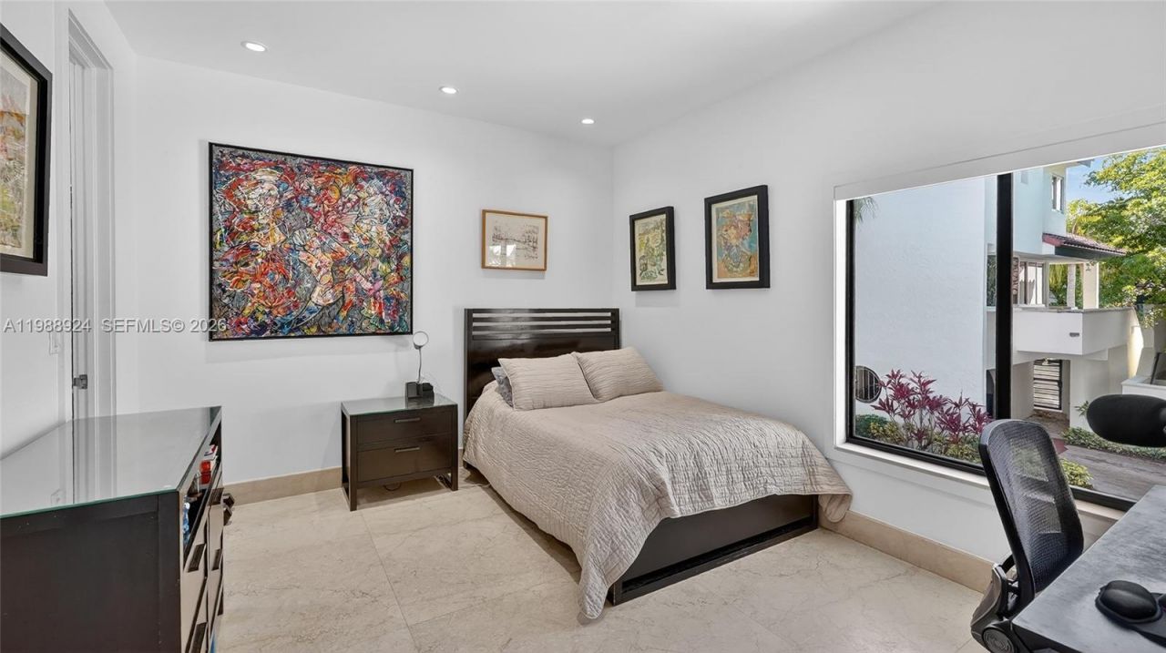 2000 S Bayshore Dr , Unit 24, Miami, FL 33133 Photo