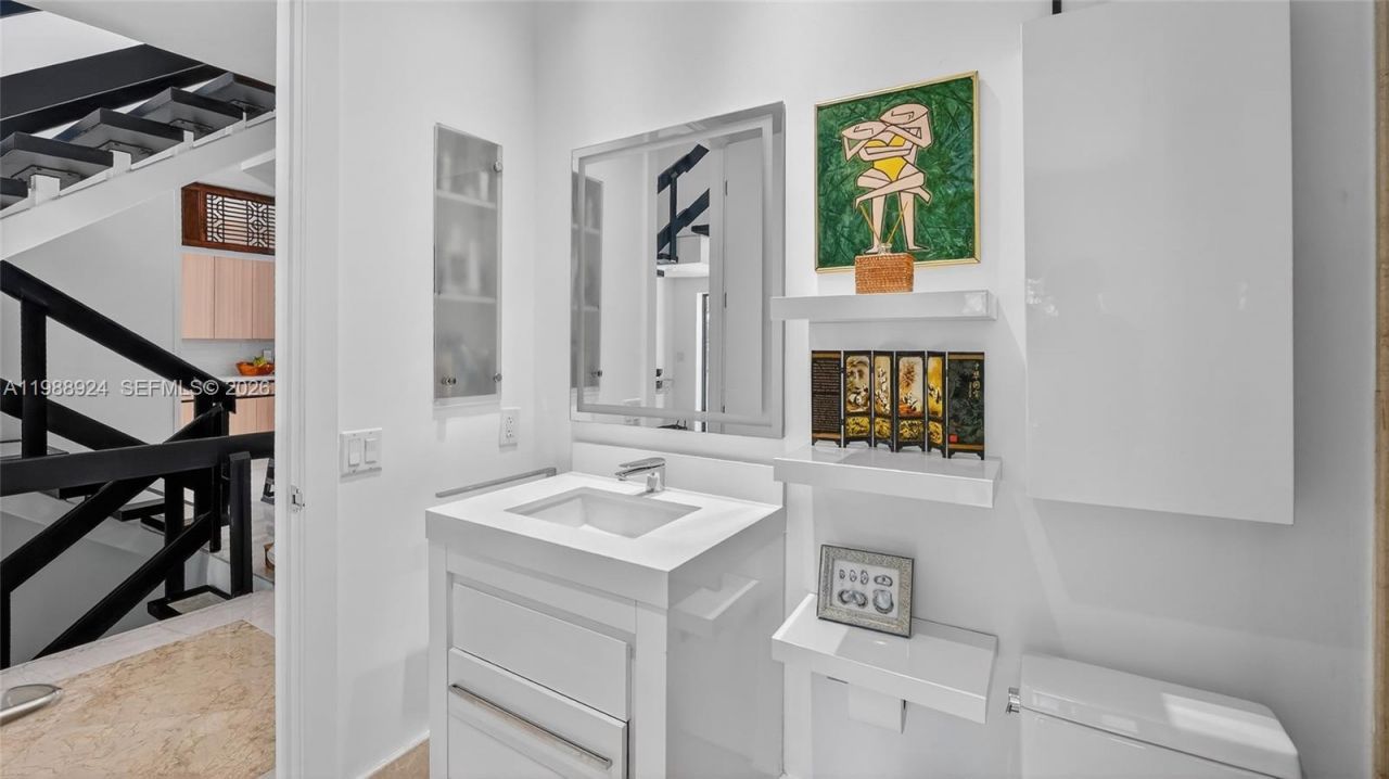 2000 S Bayshore Dr , Unit 24, Miami, FL 33133 Photo