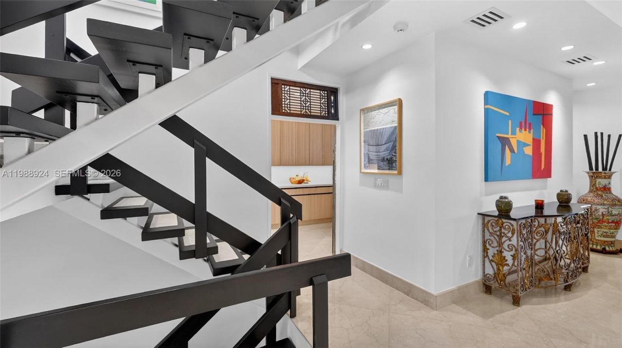 2000 S Bayshore Dr , Unit 24, Miami, FL 33133 Photo