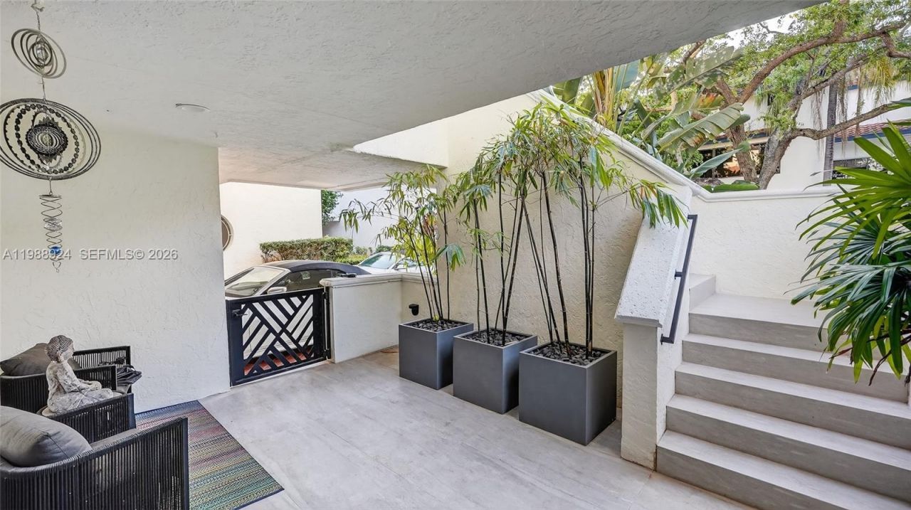 2000 S Bayshore Dr , Unit 24, Miami, FL 33133 Photo