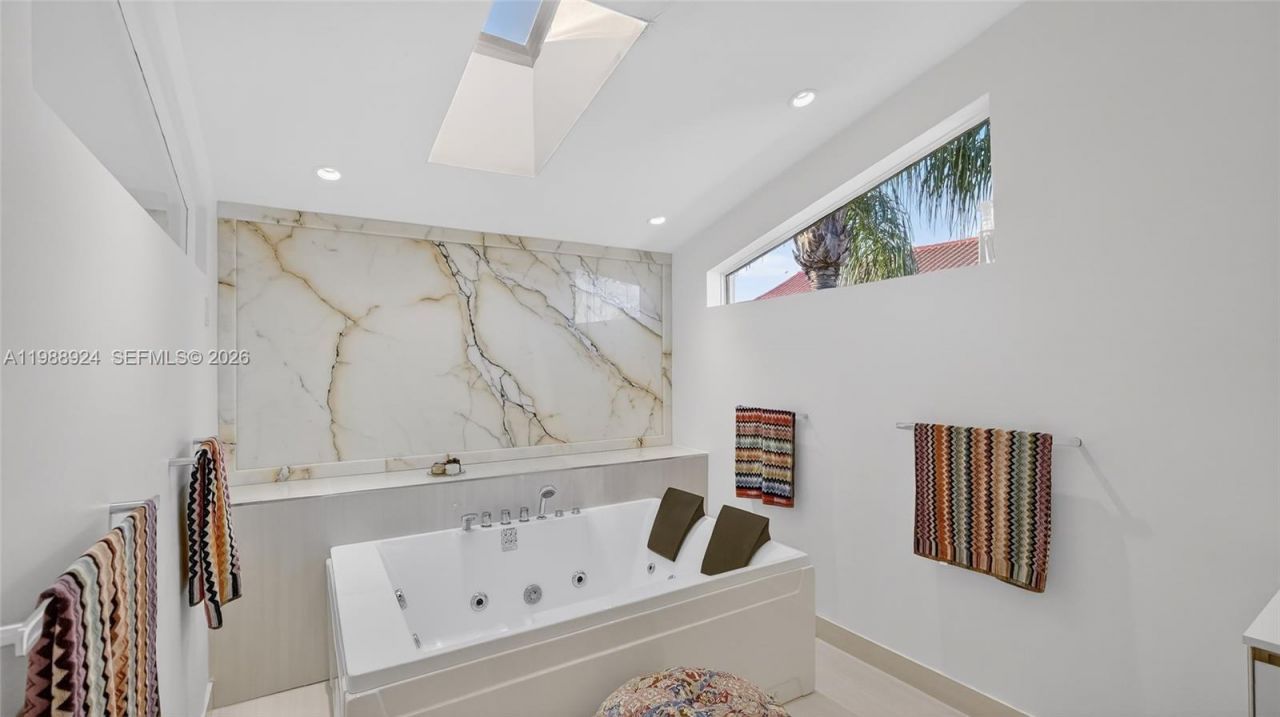 2000 S Bayshore Dr , Unit 24, Miami, FL 33133 Photo