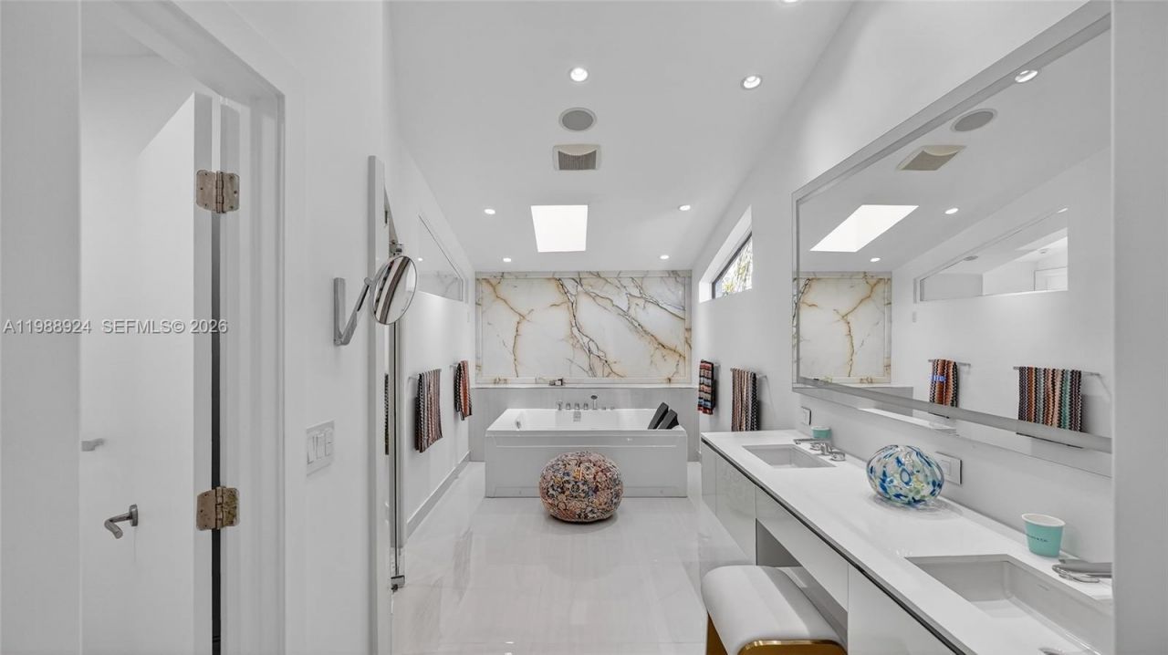 2000 S Bayshore Dr , Unit 24, Miami, FL 33133 Photo