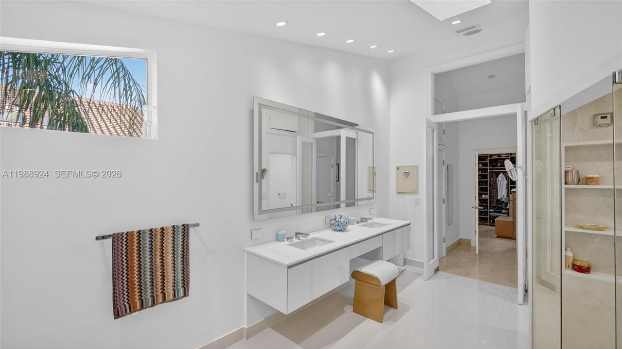 2000 S Bayshore Dr , Unit 24, Miami, FL 33133 Photo