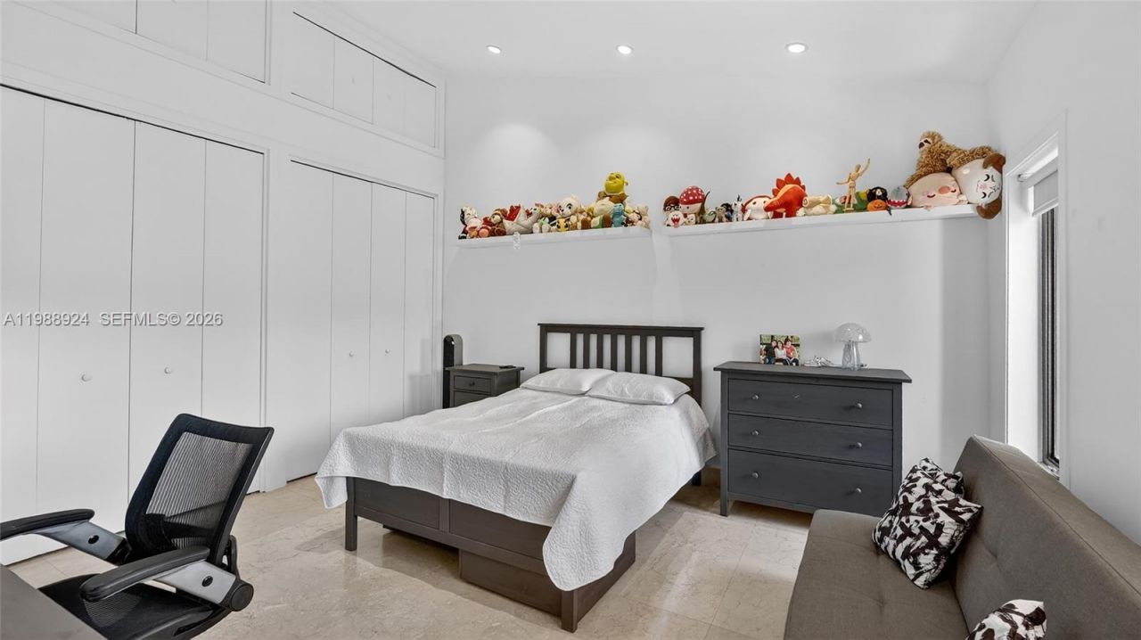 2000 S Bayshore Dr , Unit 24, Miami, FL 33133 Photo