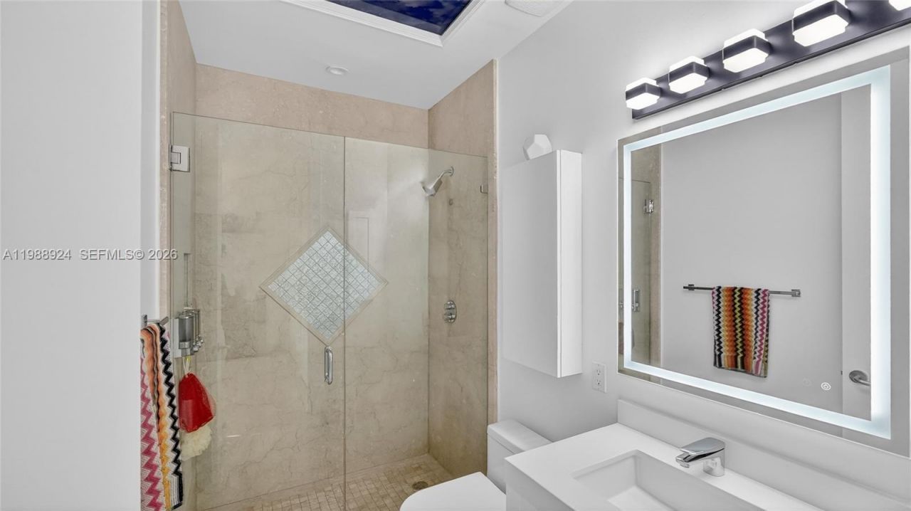 2000 S Bayshore Dr , Unit 24, Miami, FL 33133 Photo