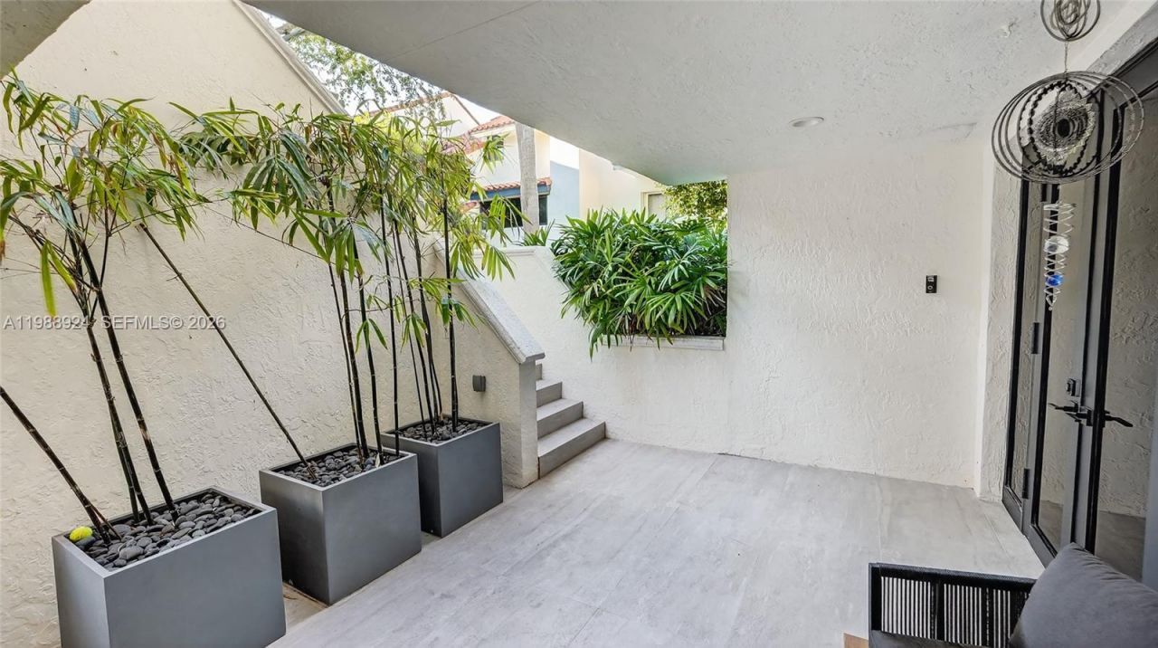 2000 S Bayshore Dr , Unit 24, Miami, FL 33133 Photo