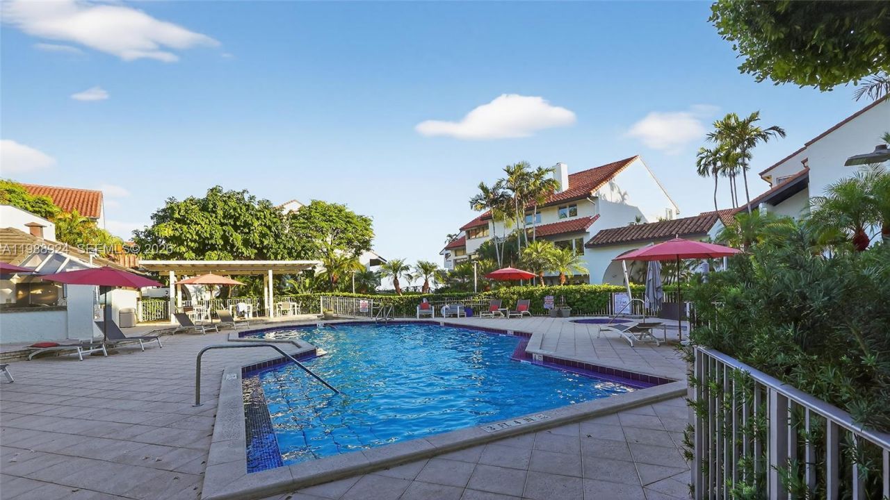 2000 S Bayshore Dr , Unit 24, Miami, FL 33133 Photo