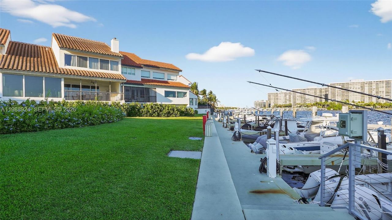 2000 S Bayshore Dr , Unit 24, Miami, FL 33133 Photo