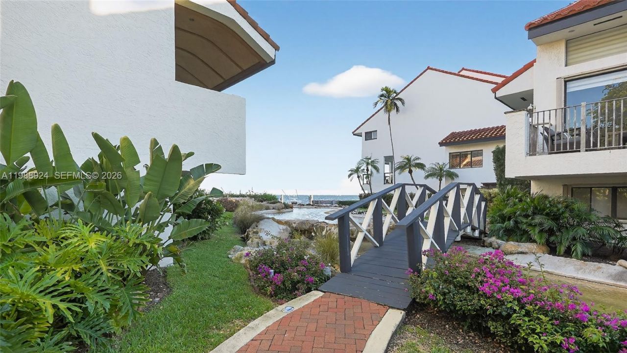 2000 S Bayshore Dr , Unit 24, Miami, FL 33133 Photo