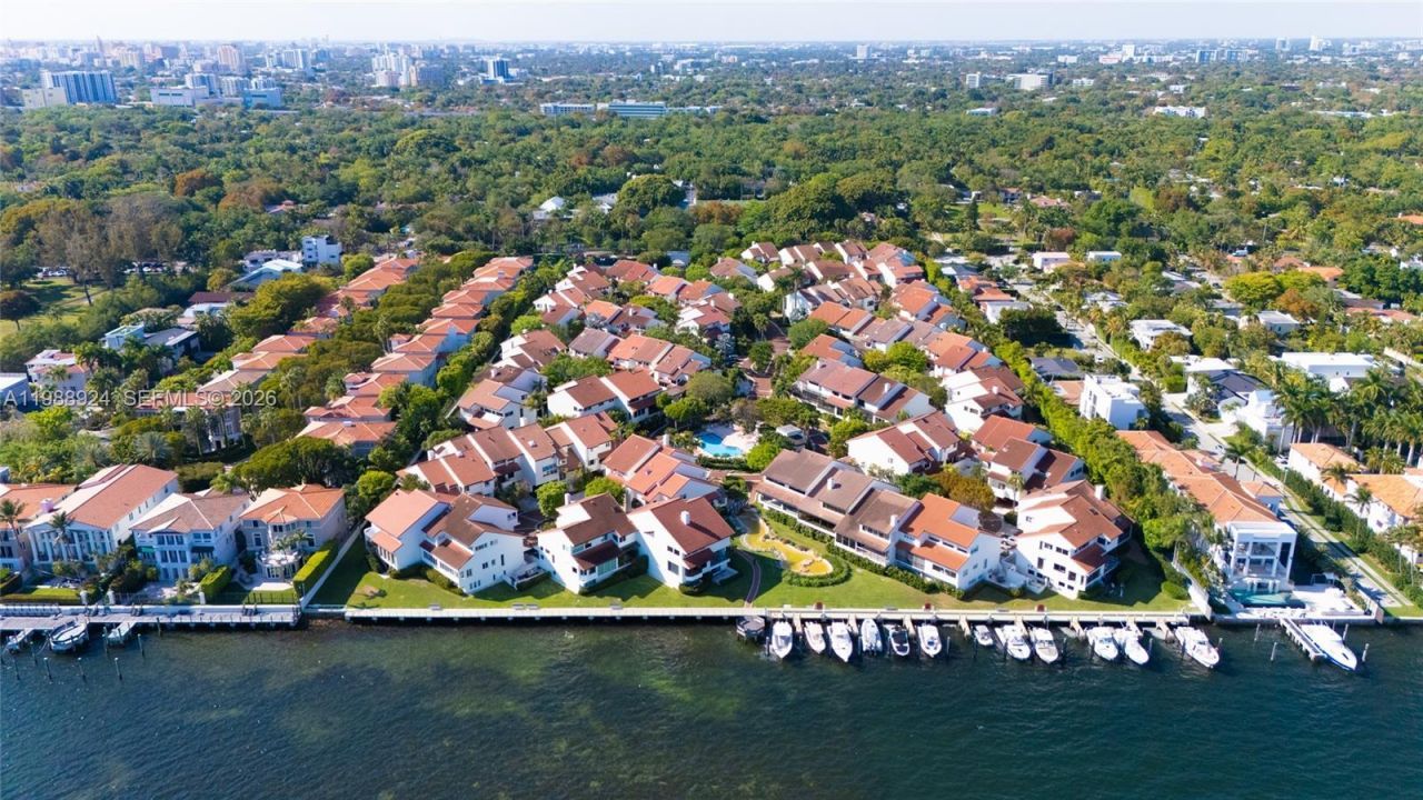 2000 S Bayshore Dr , Unit 24, Miami, FL 33133 Photo