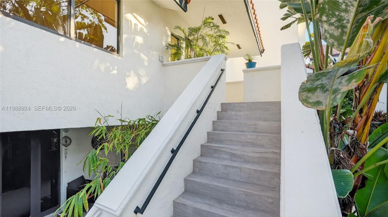 2000 S Bayshore Dr , Unit 24, Miami, FL 33133 Photo