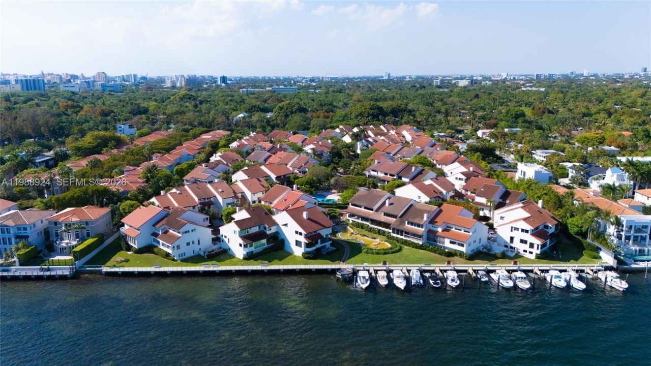 2000 S Bayshore Dr , Unit 24, Miami, FL 33133 Photo