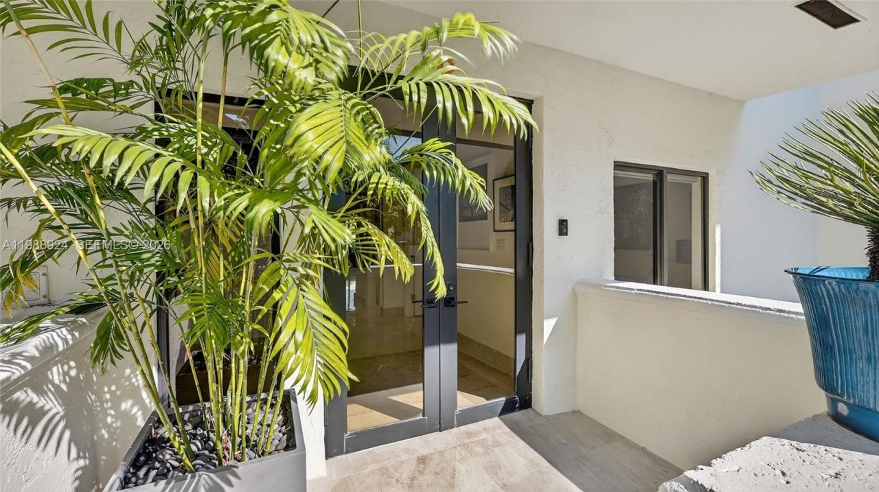 2000 S Bayshore Dr , Unit 24, Miami, FL 33133 Photo