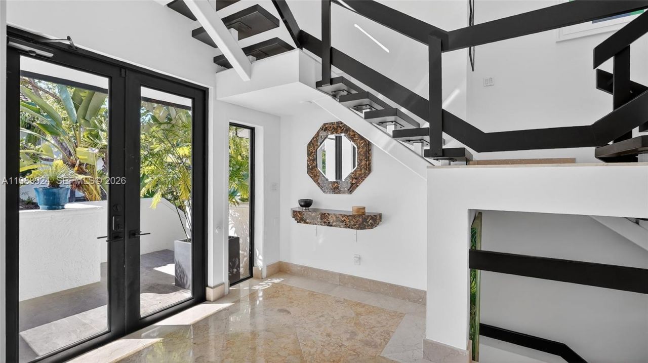 2000 S Bayshore Dr , Unit 24, Miami, FL 33133 Photo