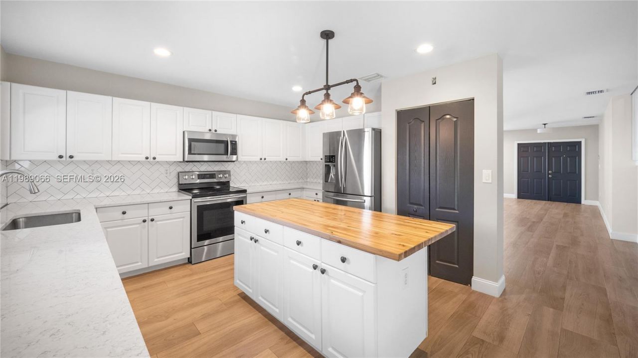 8933 SW 212th Ln, Cutler Bay, FL 33189 Photo