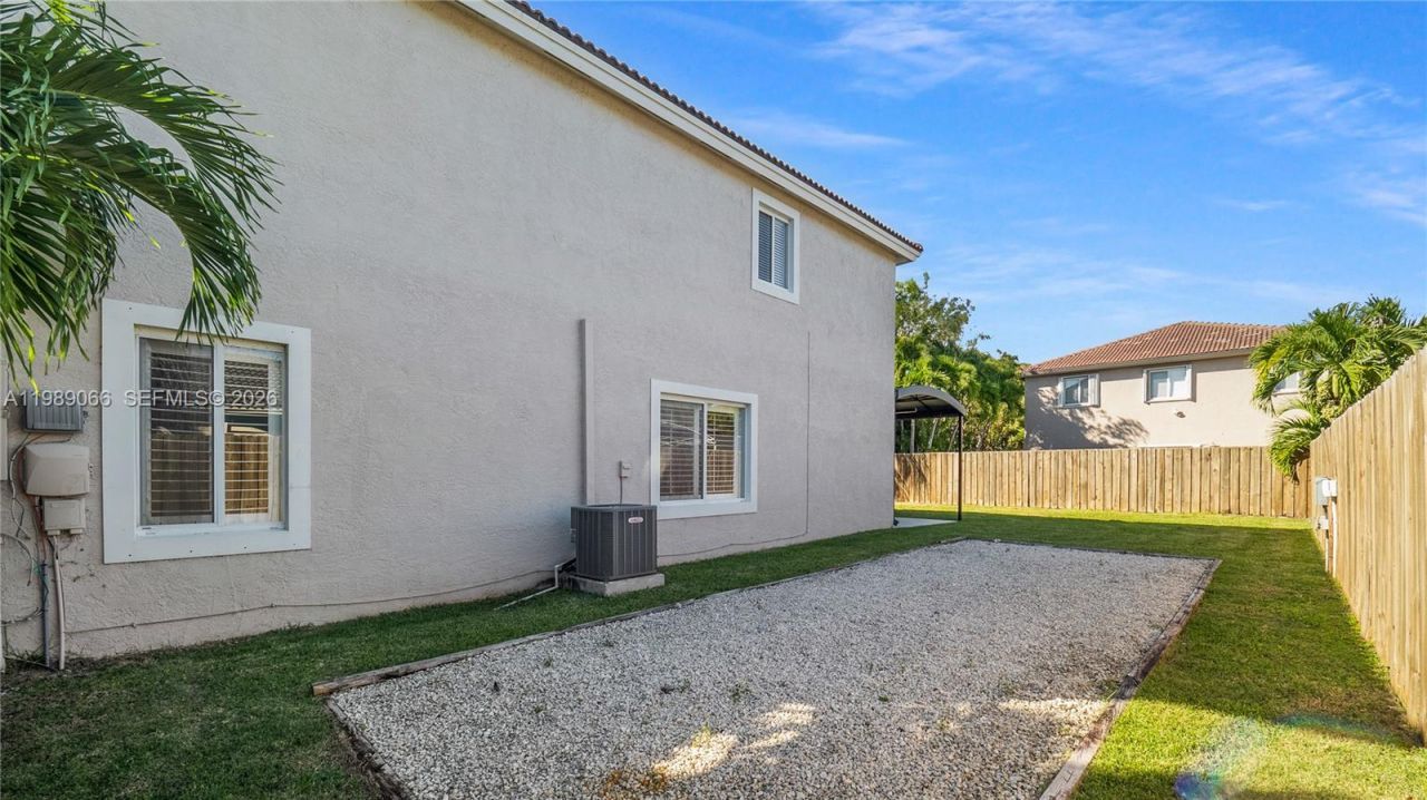 8933 SW 212th Ln, Cutler Bay, FL 33189 Photo