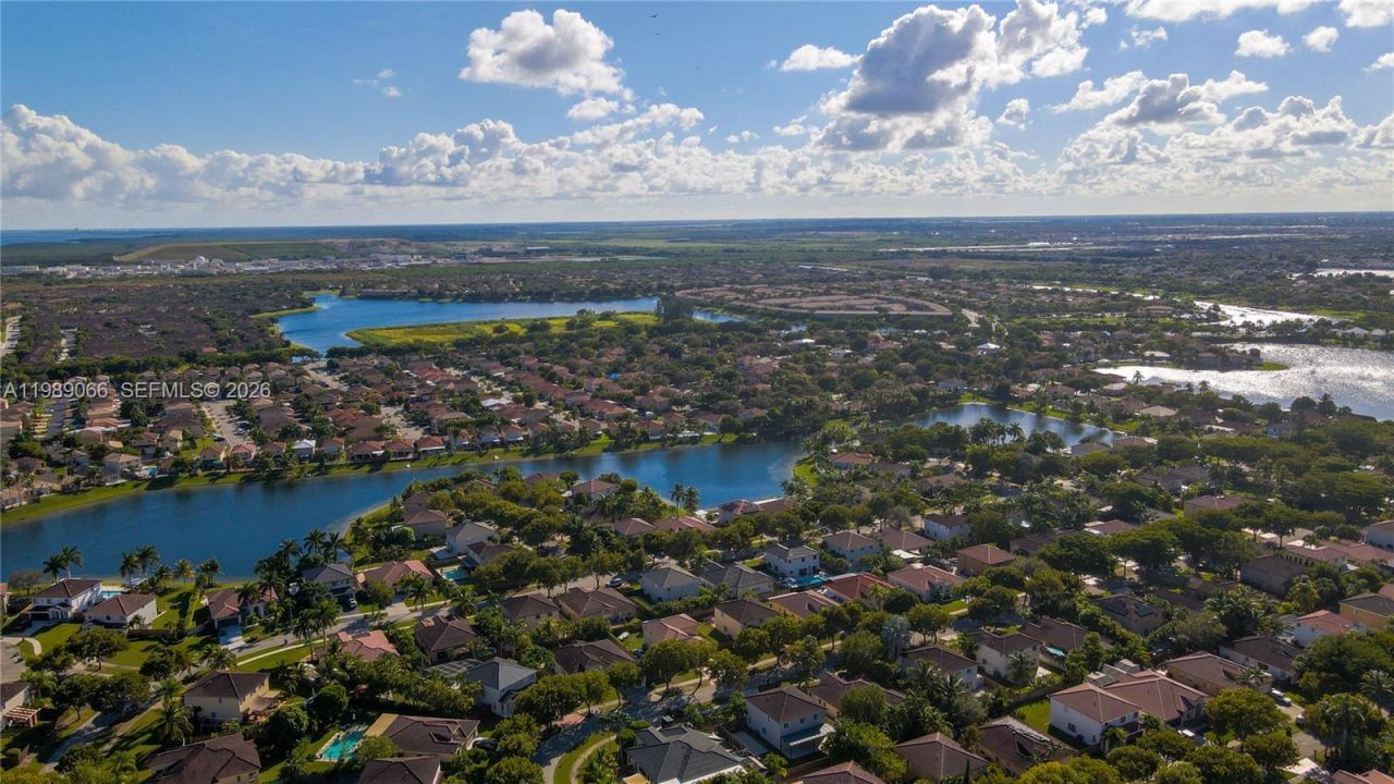 8933 SW 212th Ln, Cutler Bay, FL 33189 Photo