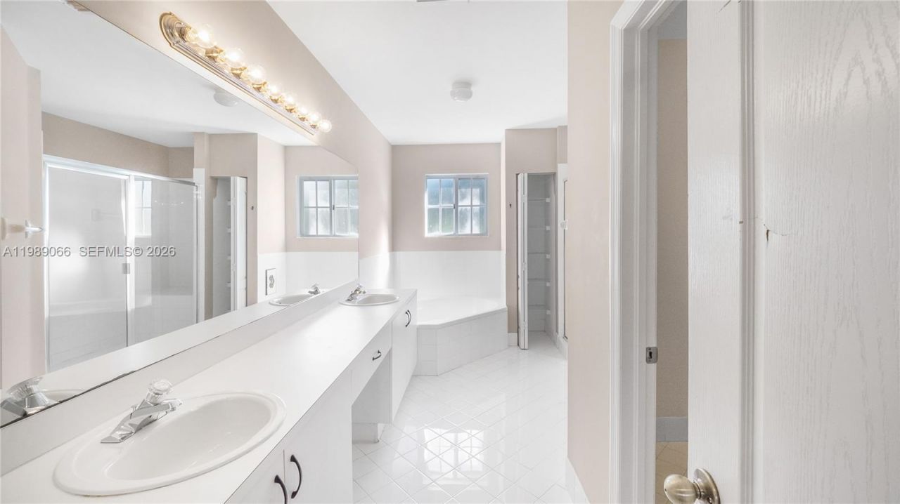 8933 SW 212th Ln, Cutler Bay, FL 33189 Photo