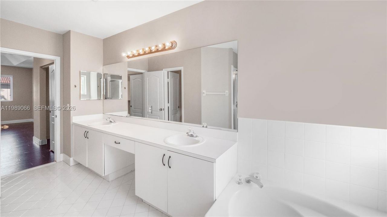 8933 SW 212th Ln, Cutler Bay, FL 33189 Photo