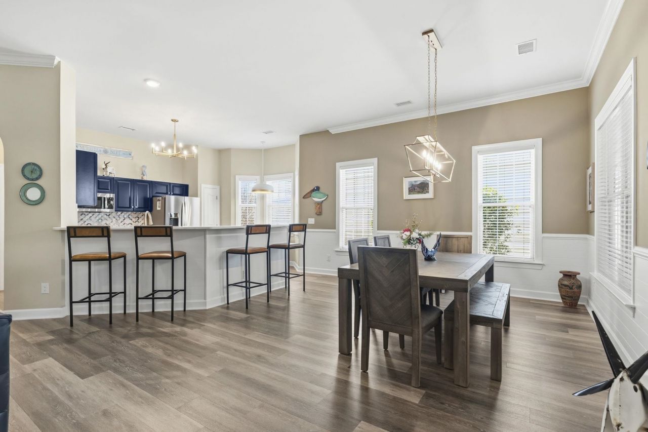 1135 N Blackmoor Dr. Photo 10