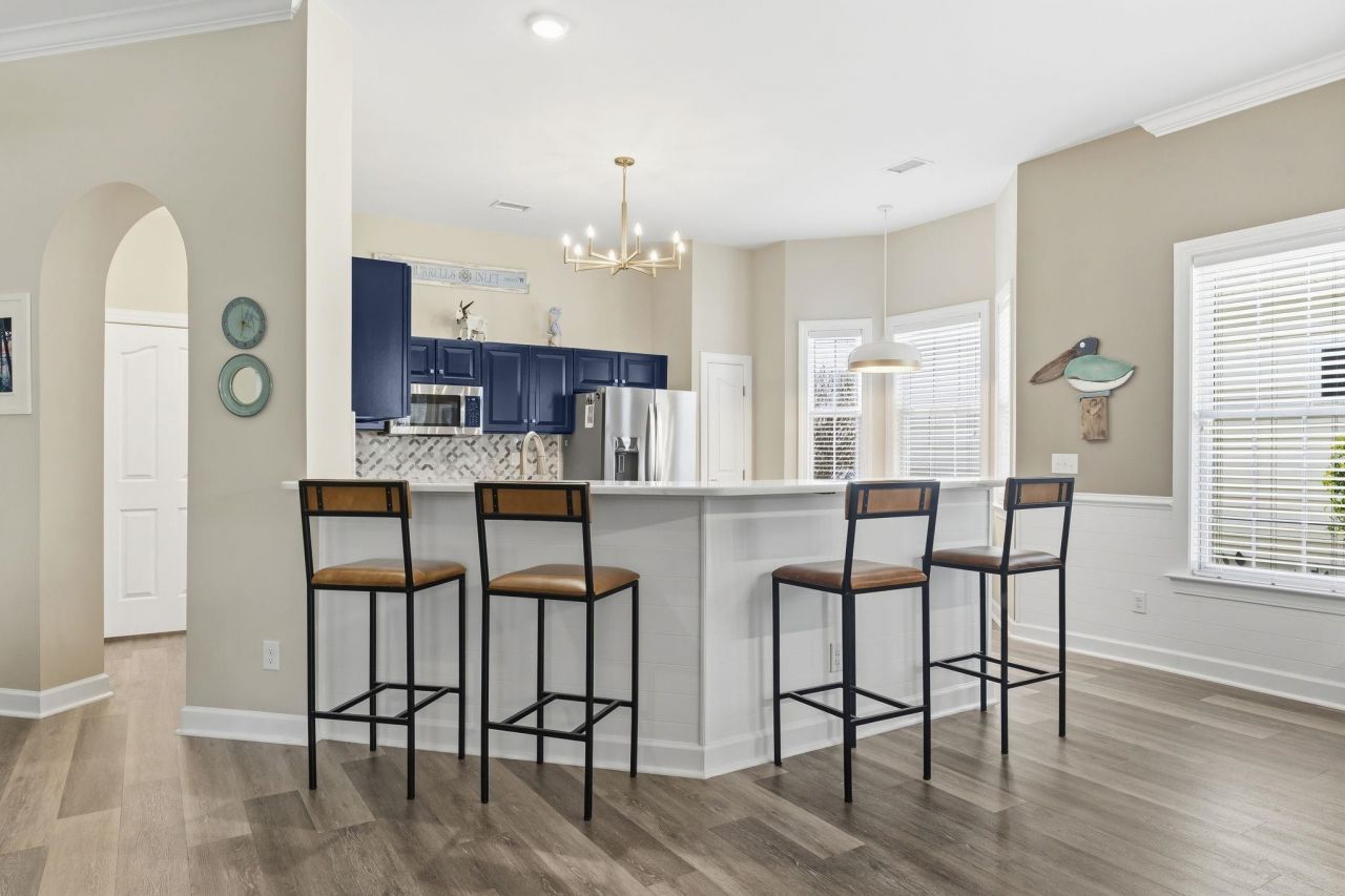 1135 N Blackmoor Dr. Photo 11