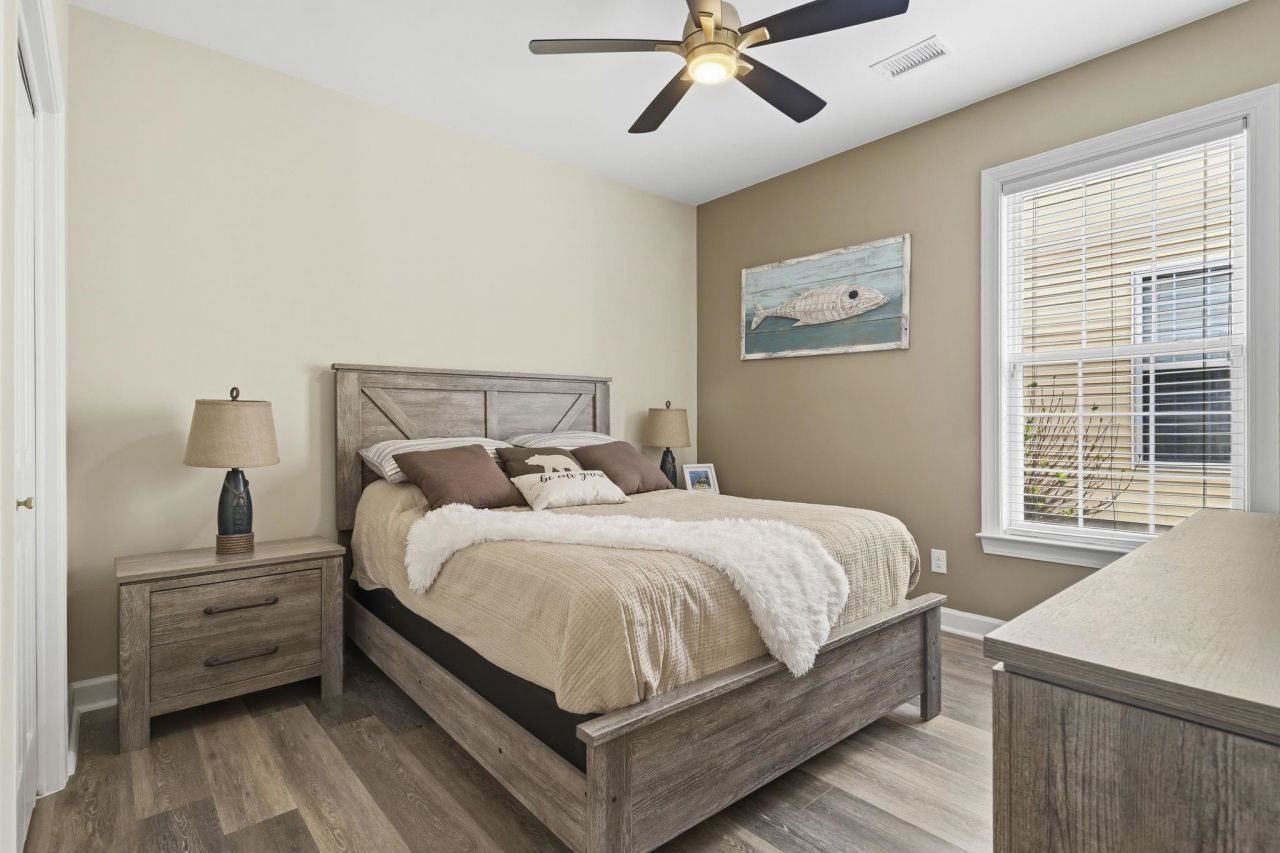 1135 N Blackmoor Dr. Photo 19