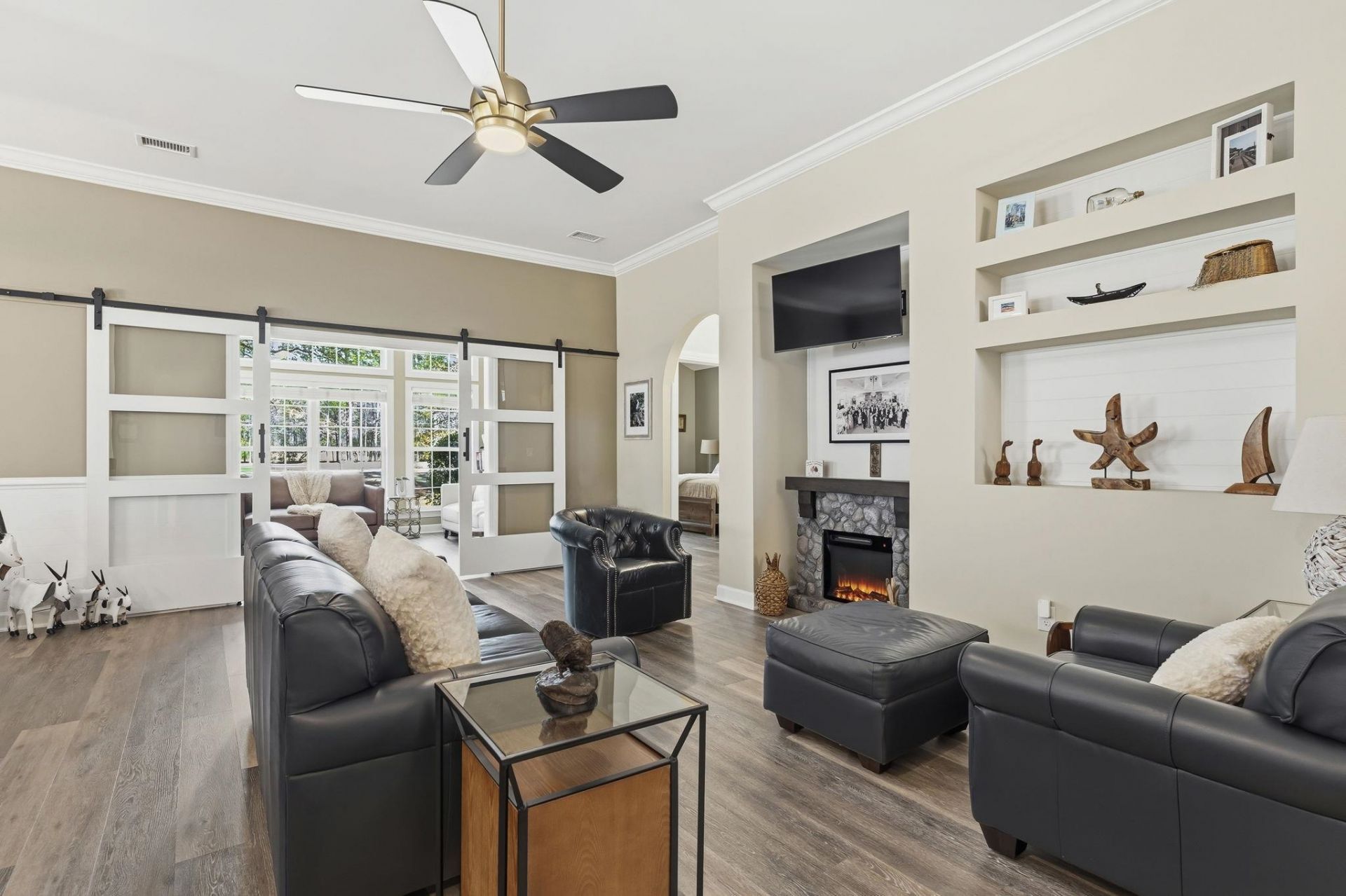 1135 N Blackmoor Dr. Photo 5