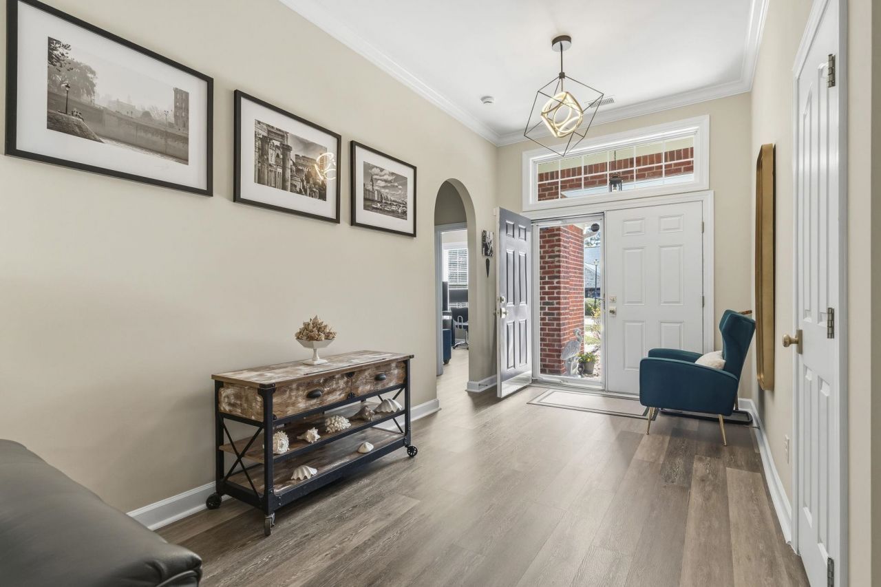 1135 N Blackmoor Dr. Photo 7