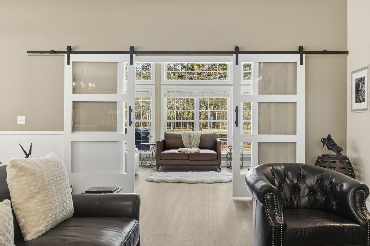 1135 N Blackmoor Dr. Photo 8